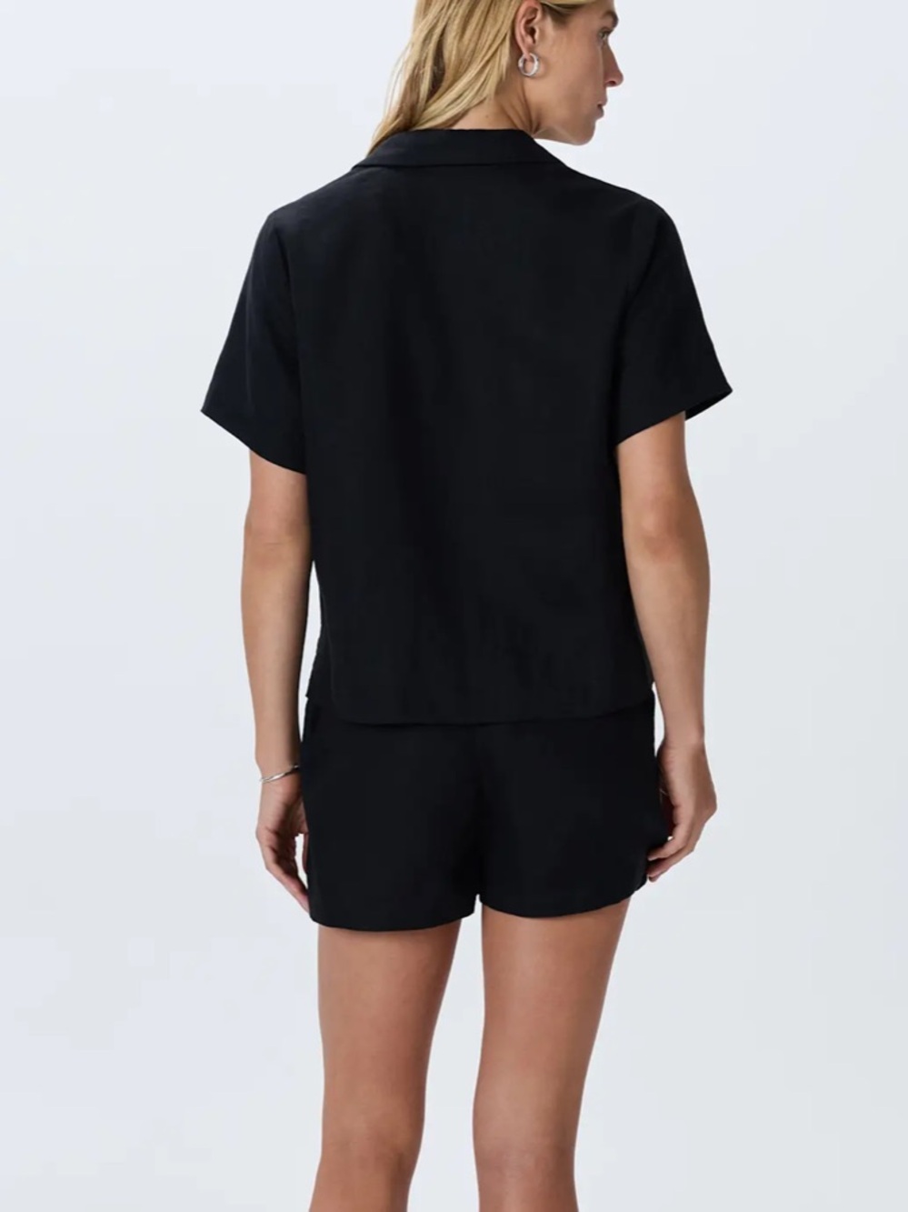 Quince European Linen Black High-Waist Drawstring Women’s Shorts - Picture 3 of 7